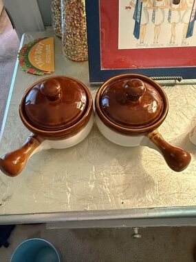 Brown and White Ceramic Soup Bowls with Lids and Handles - Set of 2